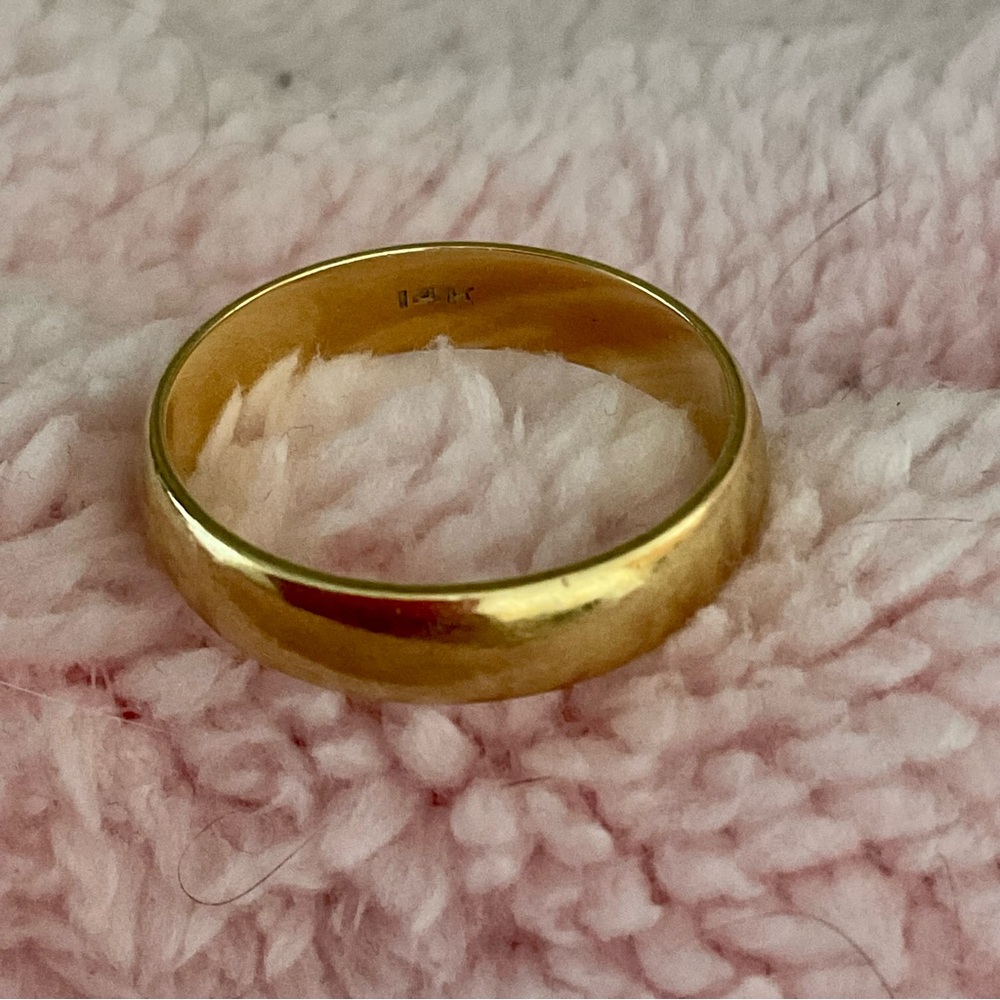 Elegant Men’s 14K Gold Band Ring